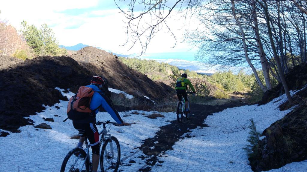 Etna Bike Holiday Zafferana Etnea Bagian luar foto